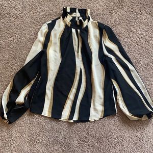 Medium mock-neck long sleeve blouse